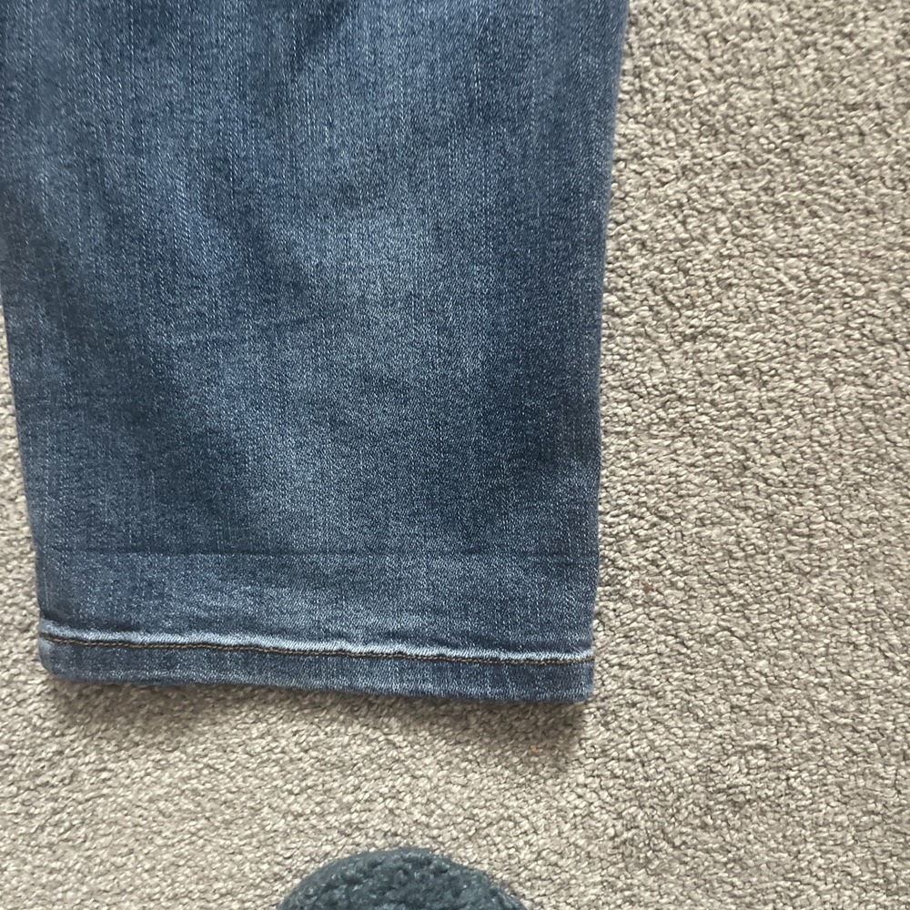 Cato 22W  EST 1946 Denim Curvy Jeans Capris  24" Inseam Medium Wash - Picture 10 of 13